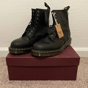 Dr. Martens Color: Black Size: 11 Men 12 Woman